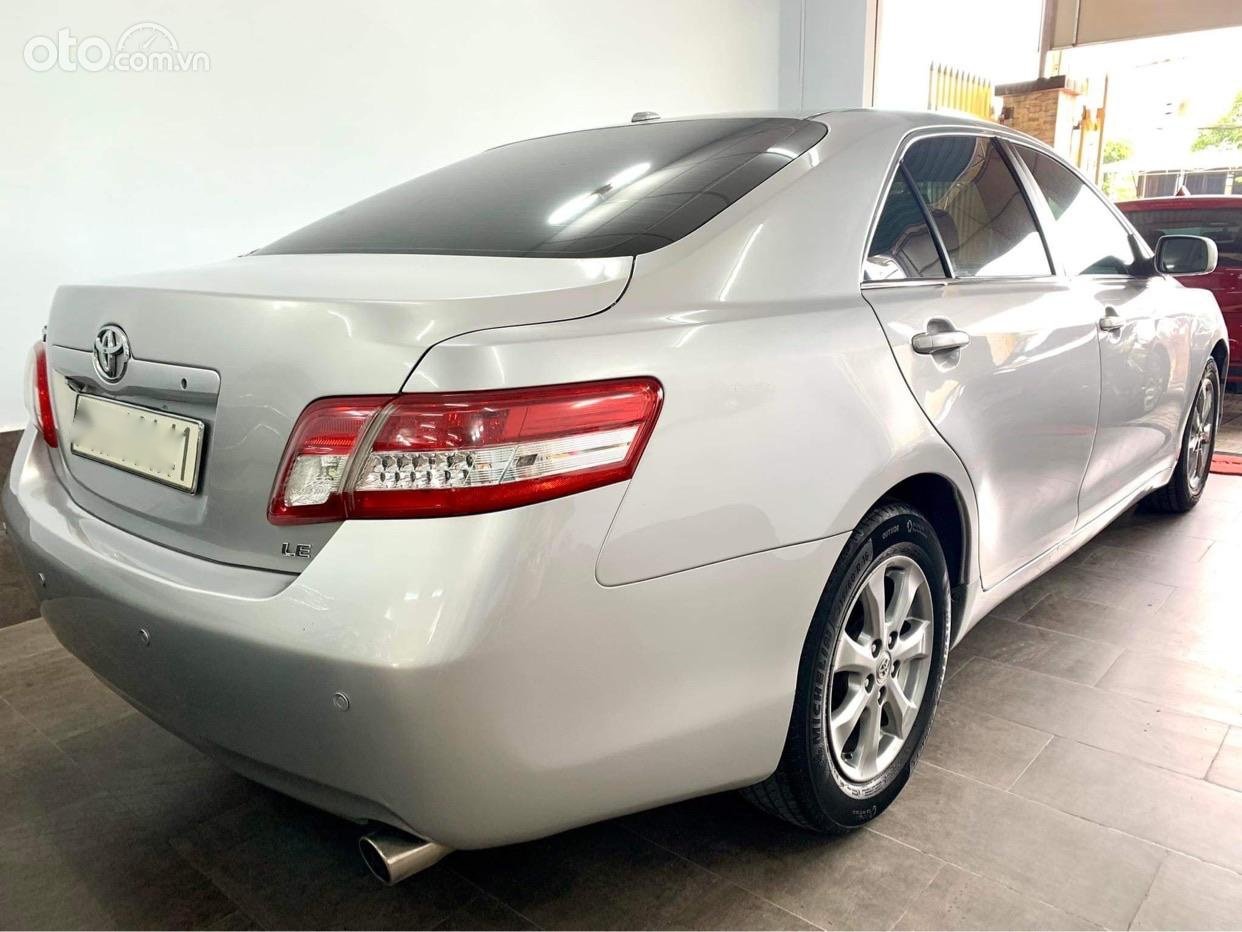 Toyota Camry 2009 - Cần bán lại xe gia đình giá tốt 585tr