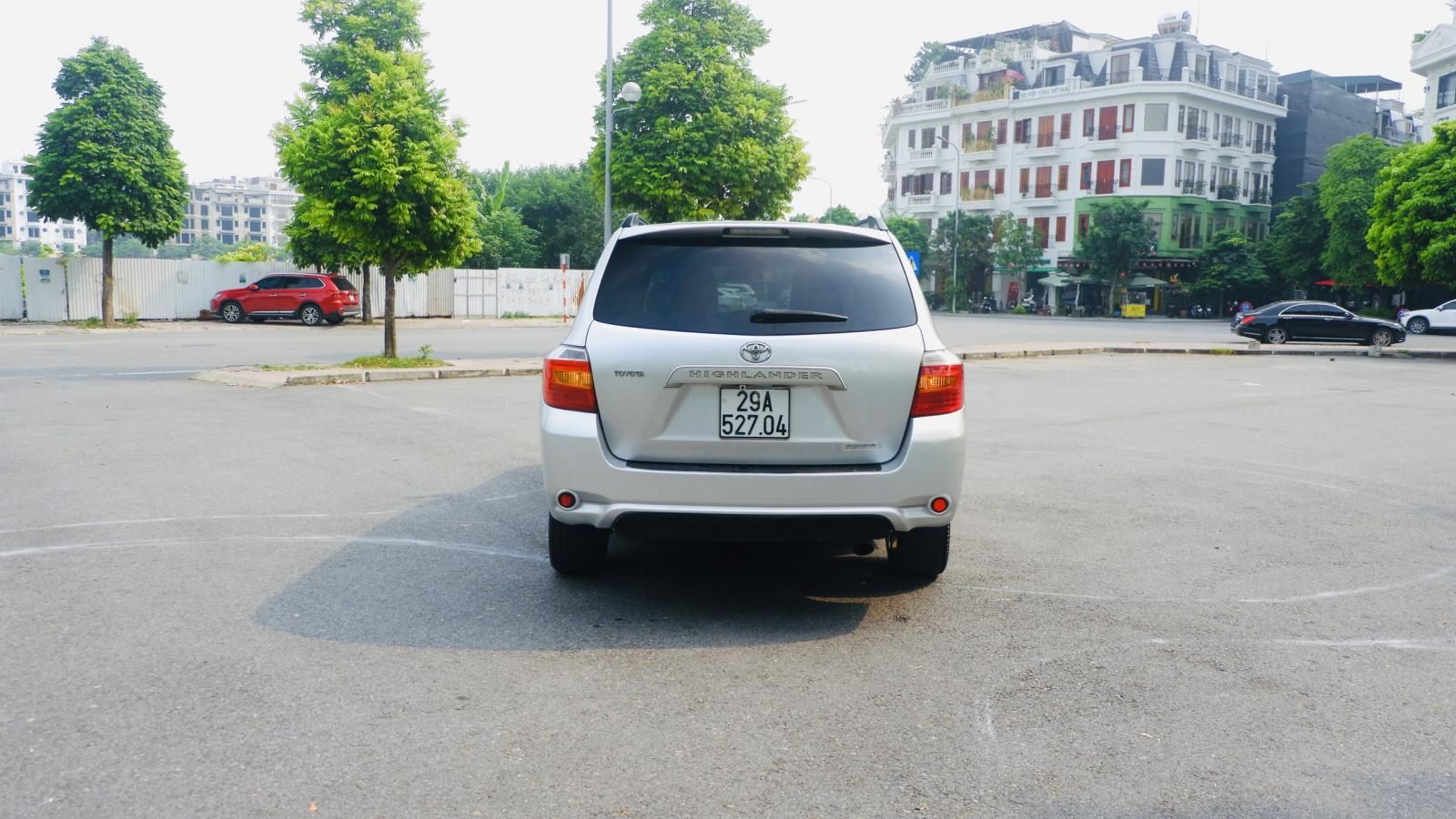 Toyota Highlander 2009 - Màu bạc, xe nhập