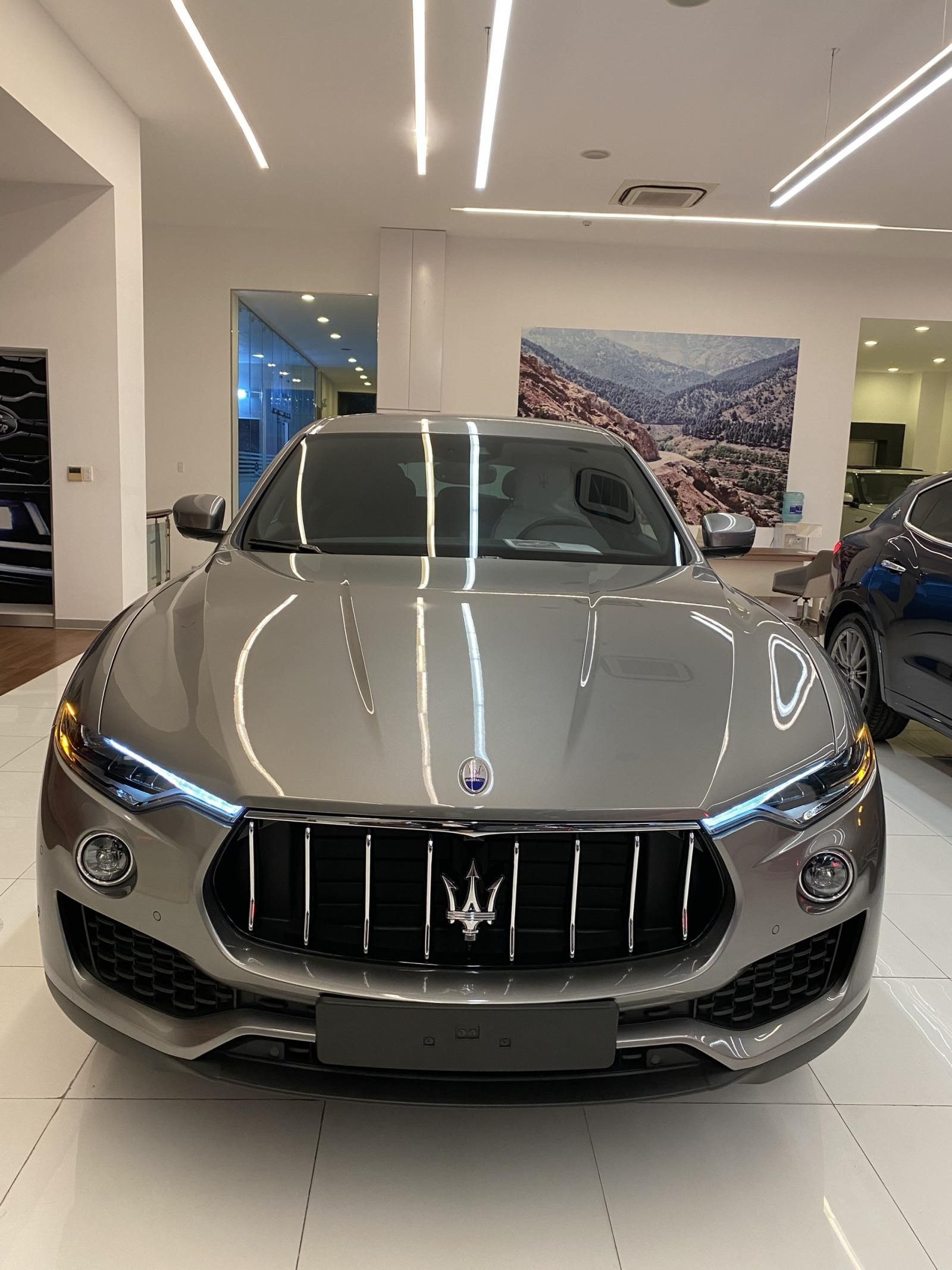 Maserati 2019 - Ưu đãi 100% phí trước bạ - 1 chiếc duy nhất xám, nội thất nâu cực đẹp có sẵn tại showroom