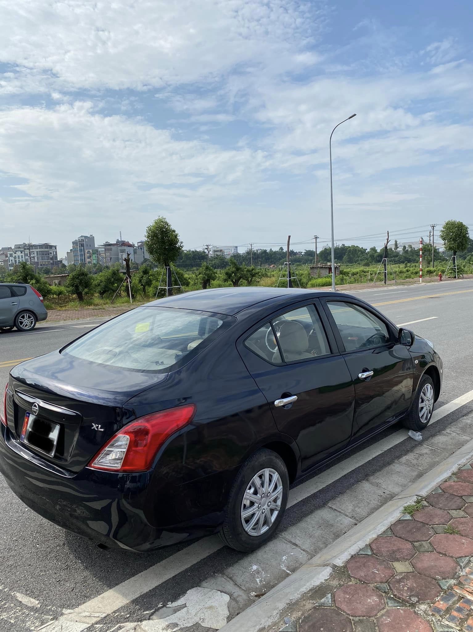 Nissan Sunny 2015 - Xe màu đen, giá chỉ 200 triệu