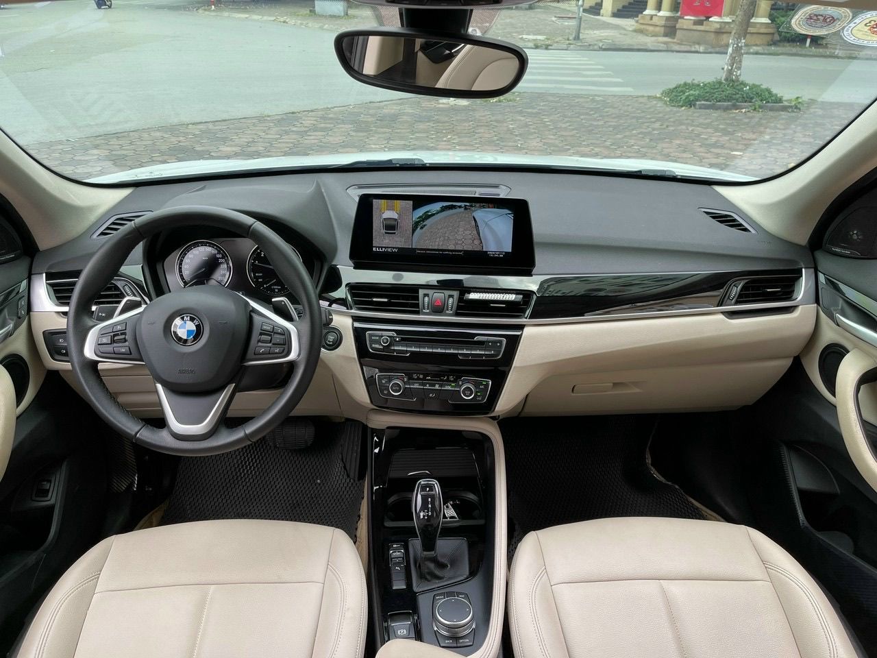 BMW X1 2018 - Model 2019, mới zin - Siêu nhiều đồ chơi