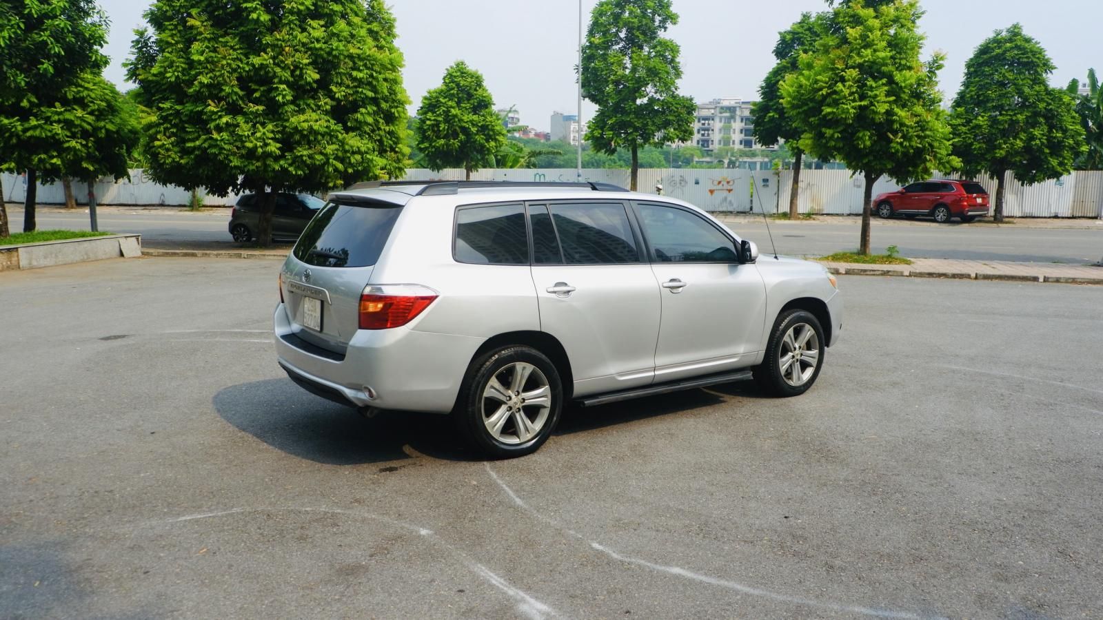 Toyota Highlander 2009 - Màu bạc, xe nhập