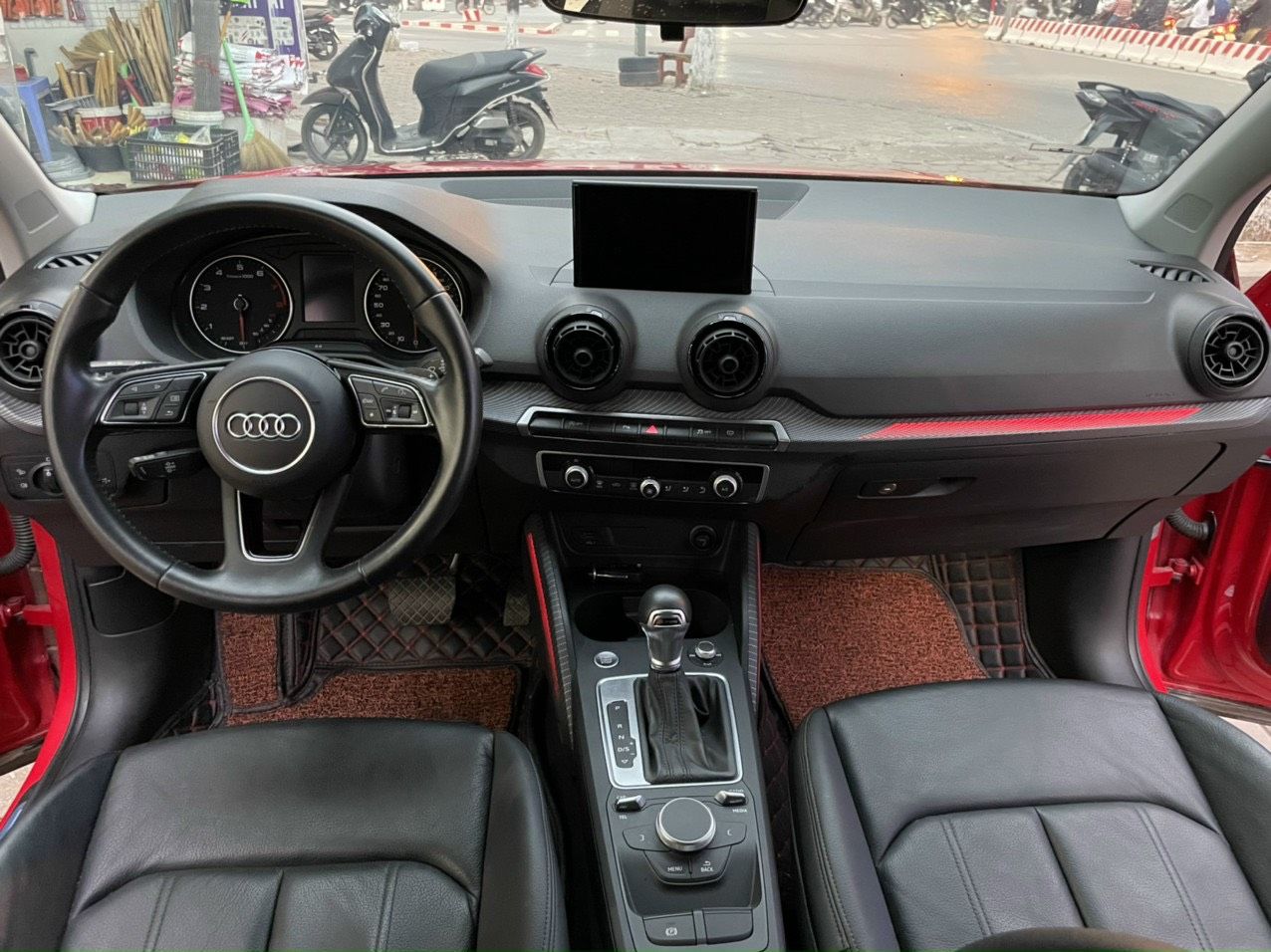 Audi Q2 2018 - Màu đỏ, nhập khẩu