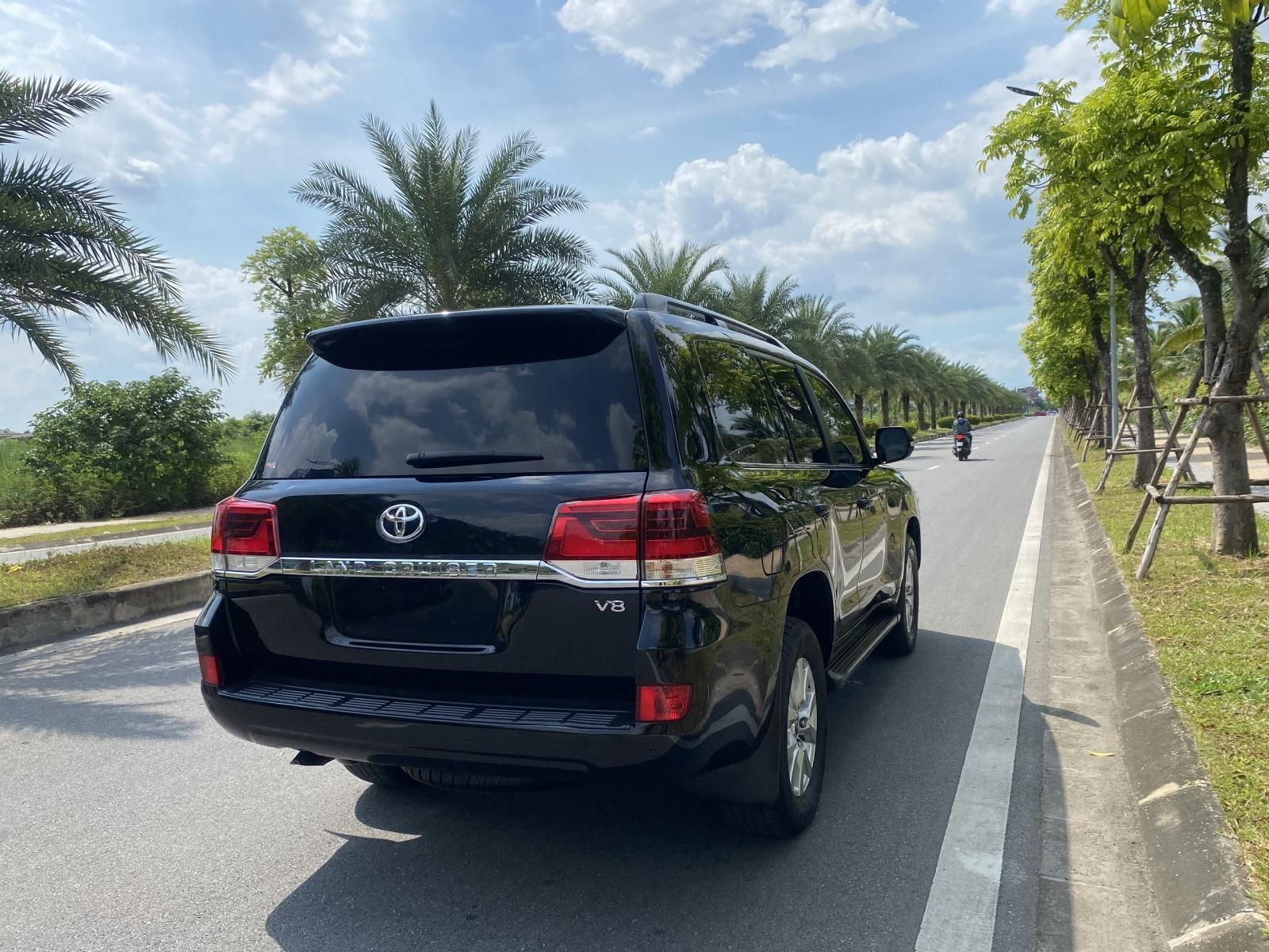 Toyota Land Cruiser 2020 - Xe màu đen