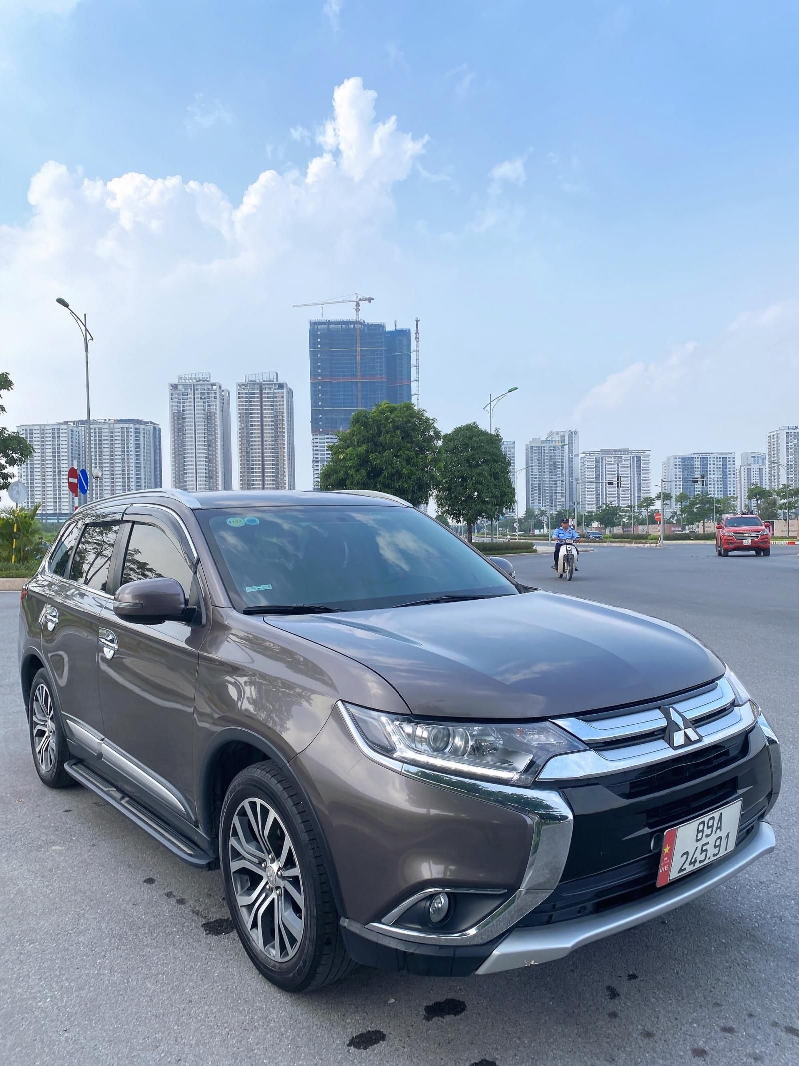 Mitsubishi Outlander 2018 - Đăng ký 2019