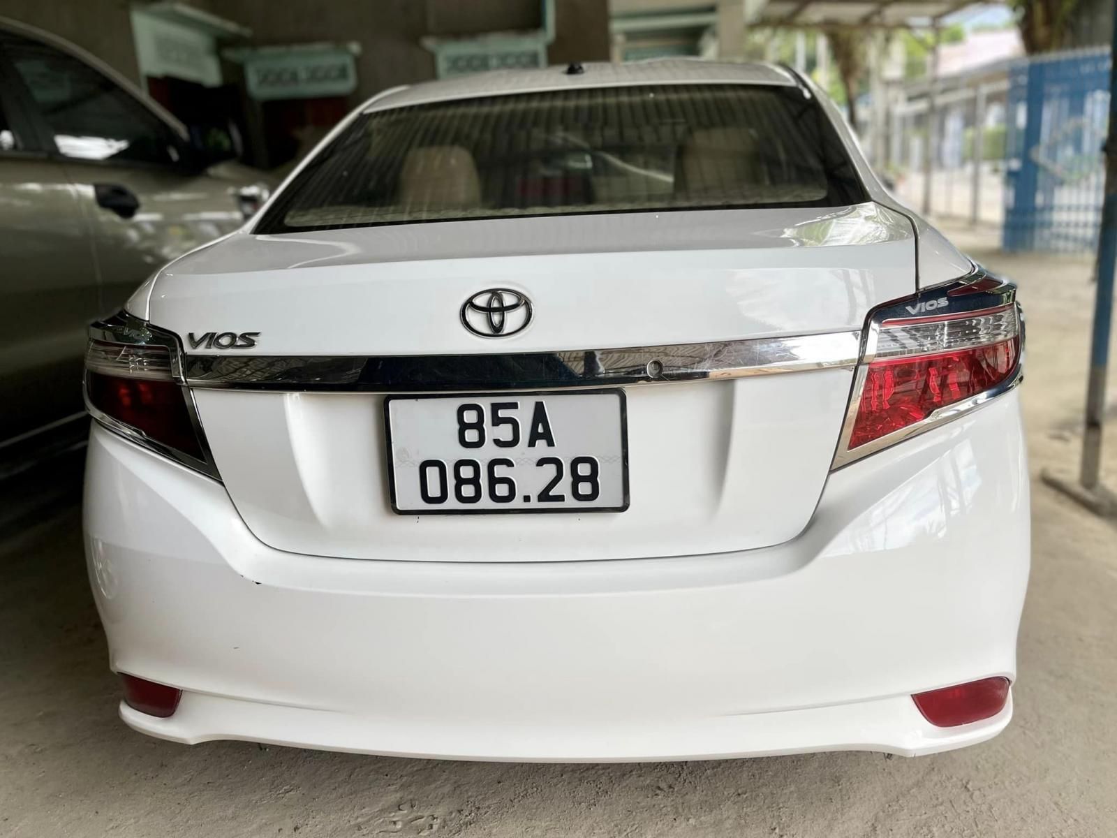 Toyota Vios 2015 - Xe màu trắng