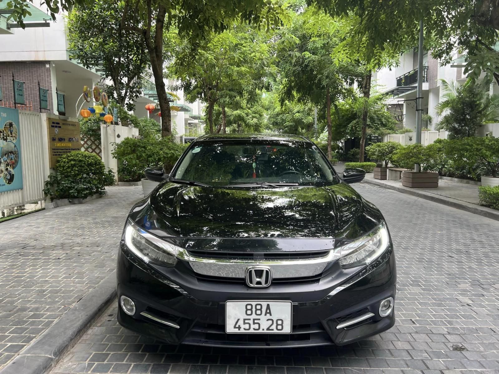 Honda Civic 2018 - Màu đen, xe nhập, 585 triệu