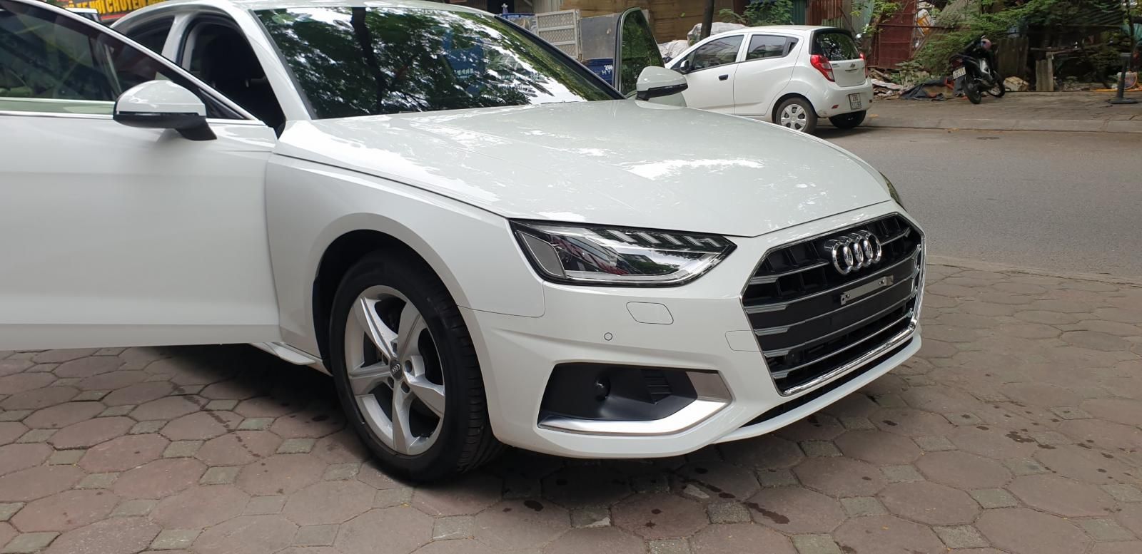 Audi A4 2021 - Xe màu trắng