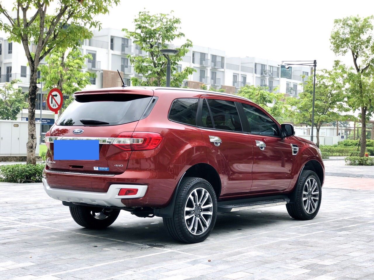 Ford Everest 2021 - Cần bán gấp xe mới 99% giá chỉ 1 tỷ 299r