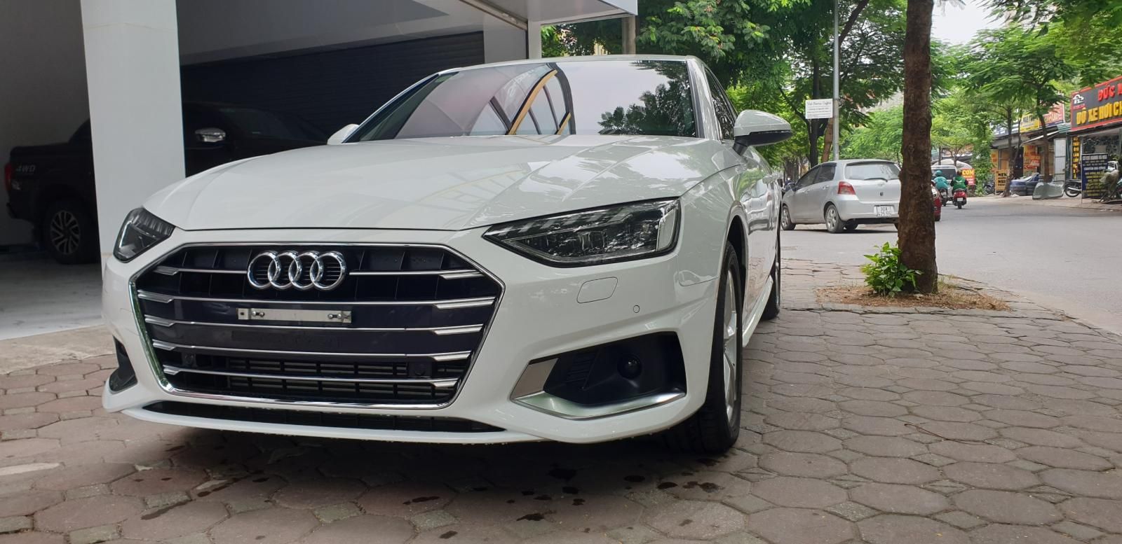 Audi A4 2021 - Xe màu trắng