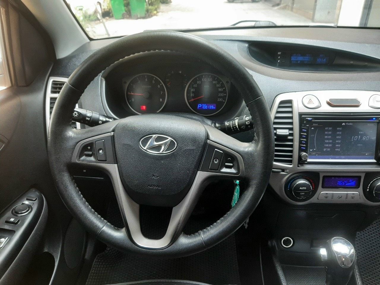 Hyundai i20 2010 - Màu trắng, giá tốt