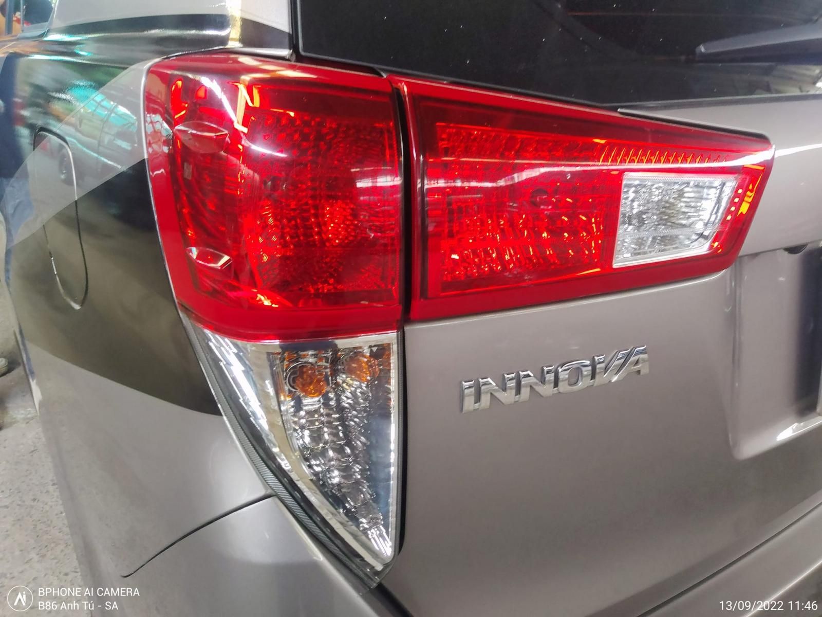 Toyota Innova 2019 - Xe màu đồng, số sàn