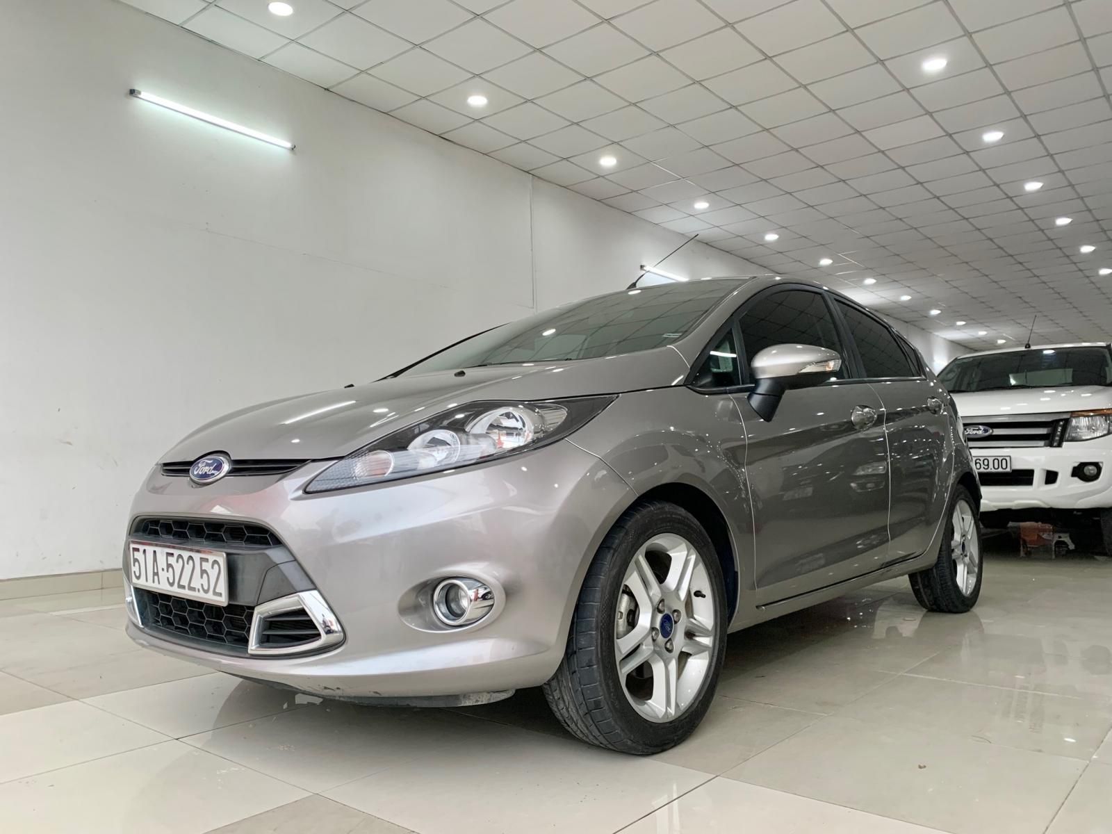 Ford Fiesta 2013 - 4 vỏ còn theo xe