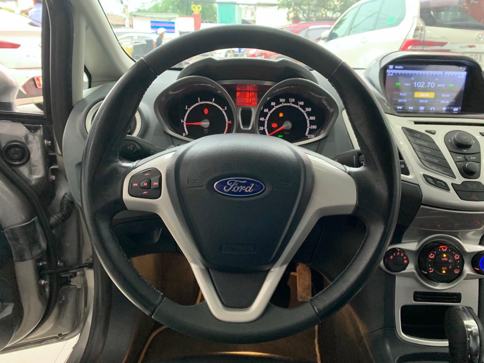 Ford Fiesta 2013 - 4 vỏ còn theo xe