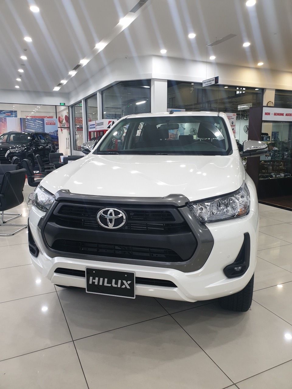 Toyota Hilux 2022 - Chỉ 160tr nhận xe, ưu đãi lớn, trả góp tối đa 80%, lãi cực thấp