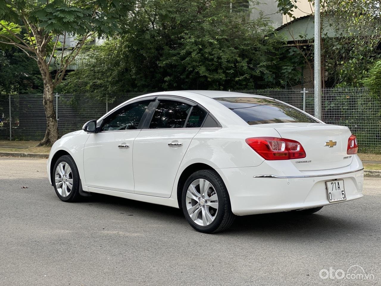 Chevrolet Cruze 2016 - Xe màu trắng Ngọc Trinh - xe bản tự động cửa sổ nóc