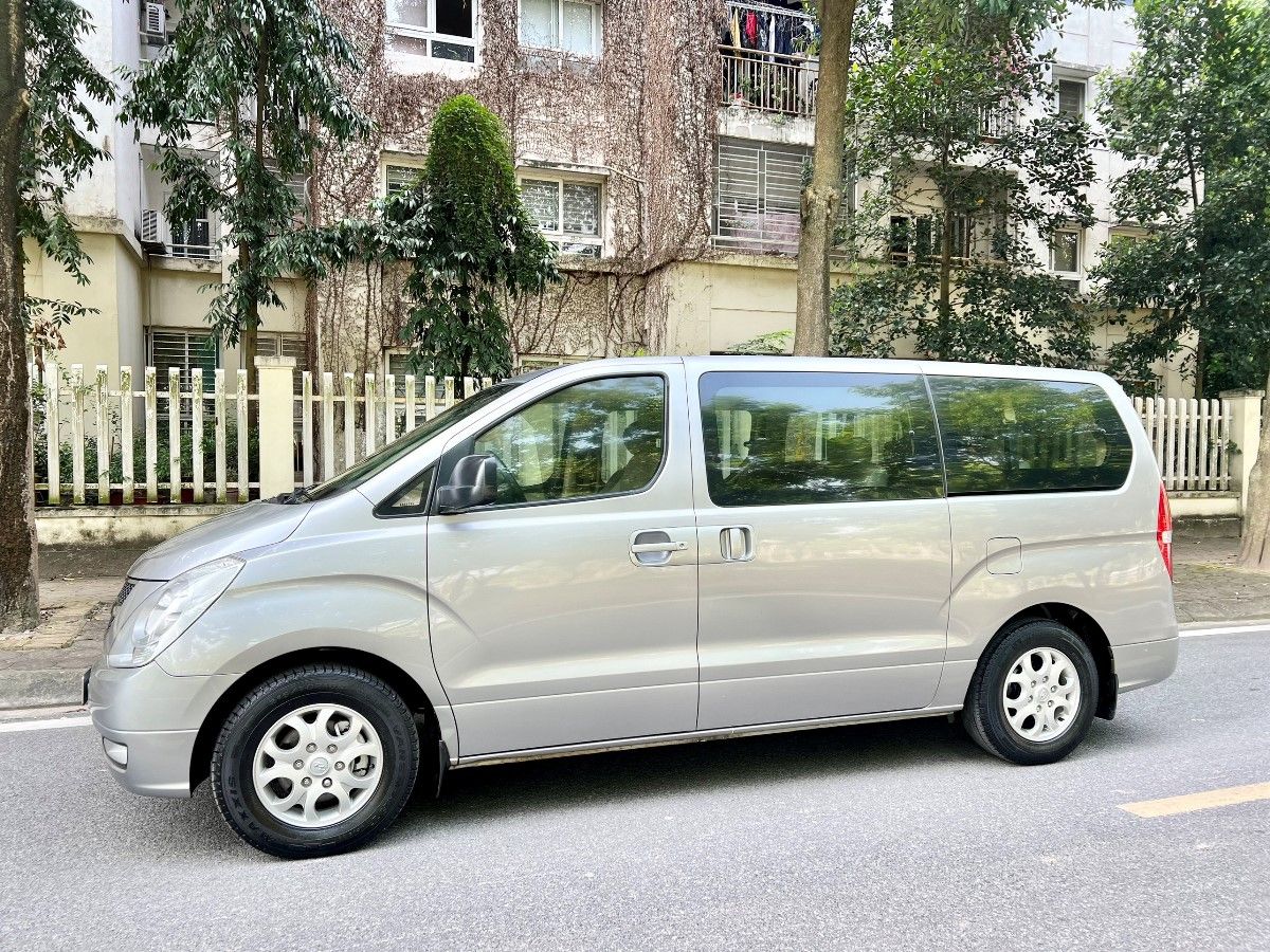 Hyundai Grand Starex 2015 - 2.5 MT máy dầu Diesel 9 chỗ