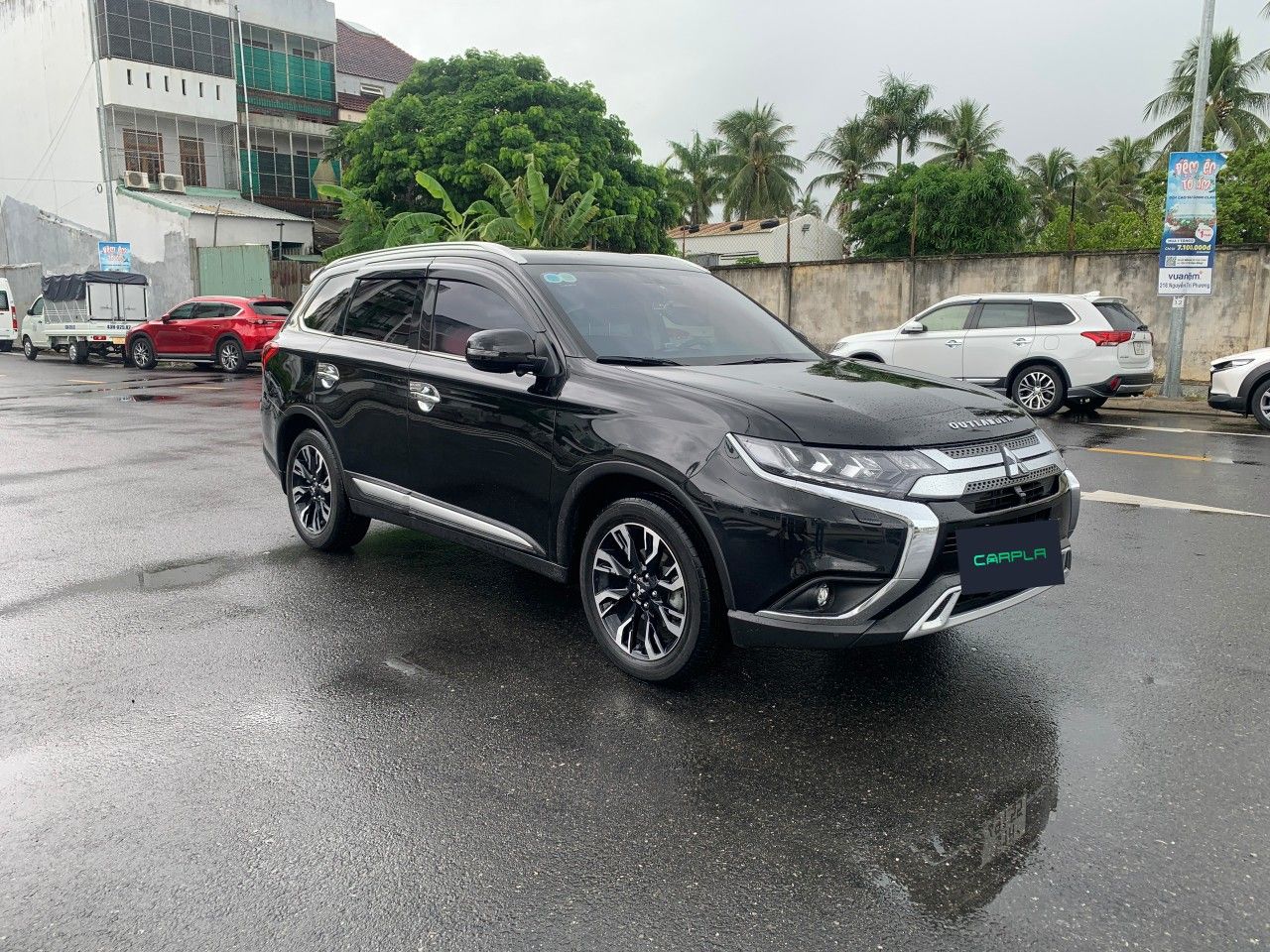 Mitsubishi Outlander 2020 - Màu đen