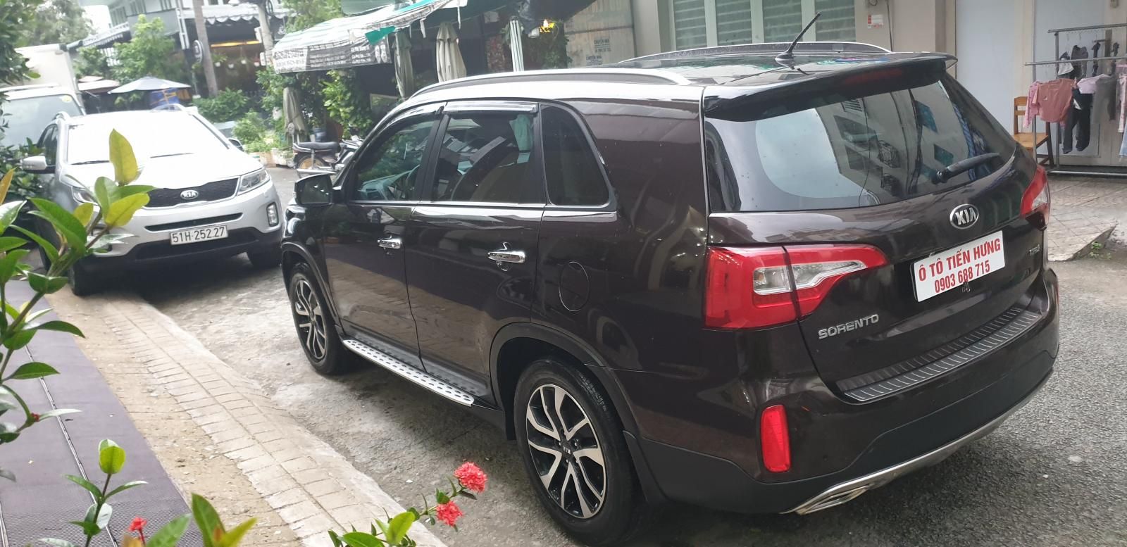 Kia Sorento 2018 - Bán xe bản full dầu 2.2 tự động, model 2019, màu nâu 95%