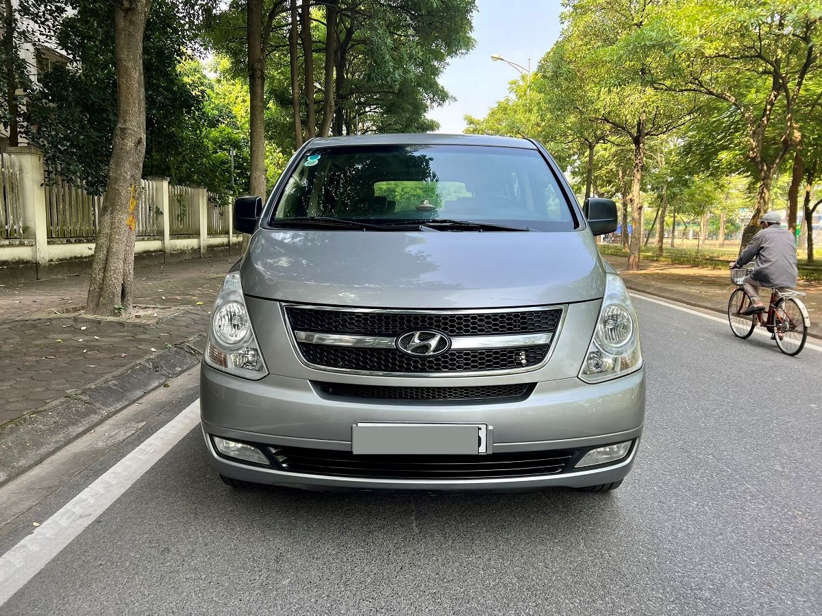 Hyundai Grand Starex 2015 - 2.5 MT máy dầu Diesel 9 chỗ