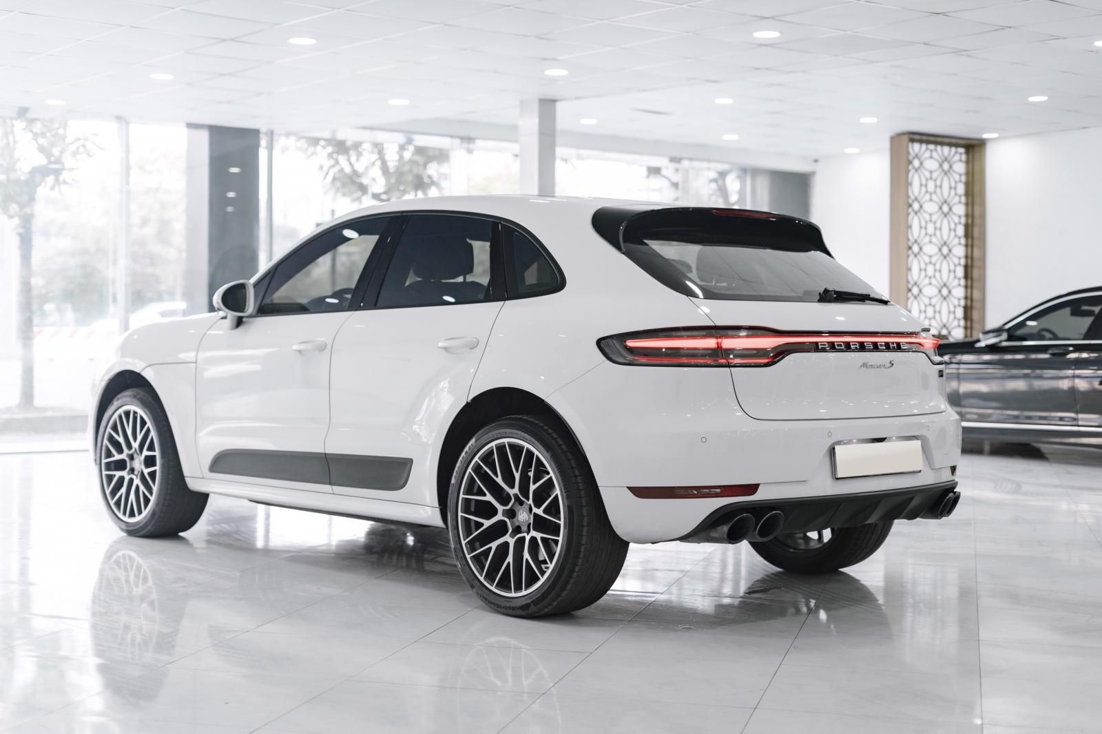 Porsche 2021 - Cần bán xe màu trắng