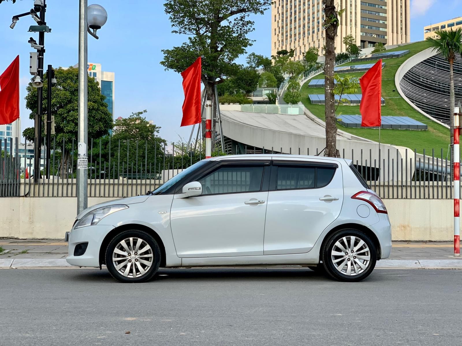 Suzuki Swift 2015 - Xe không một lỗi nhỏ, giá 3xx trung học