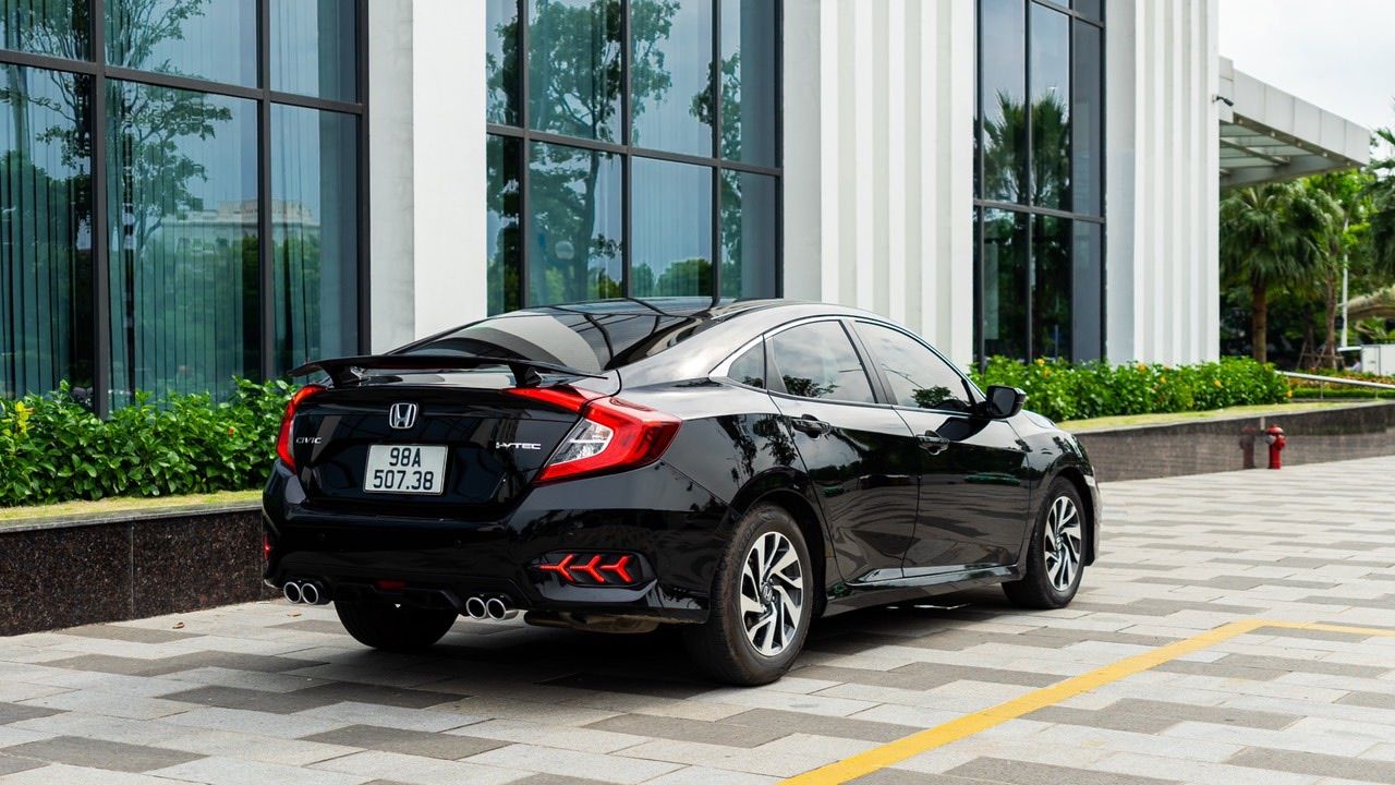 Honda Civic 2019 - Màu đen cá tính, nguyên zin