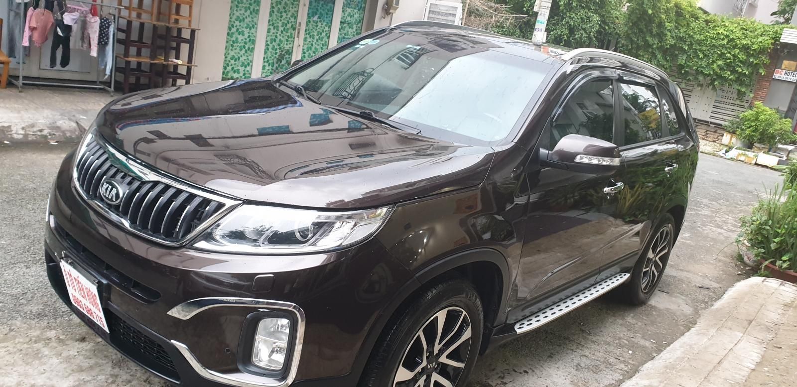 Kia Sorento 2018 - Bán xe bản full dầu 2.2 tự động, model 2019, màu nâu 95%