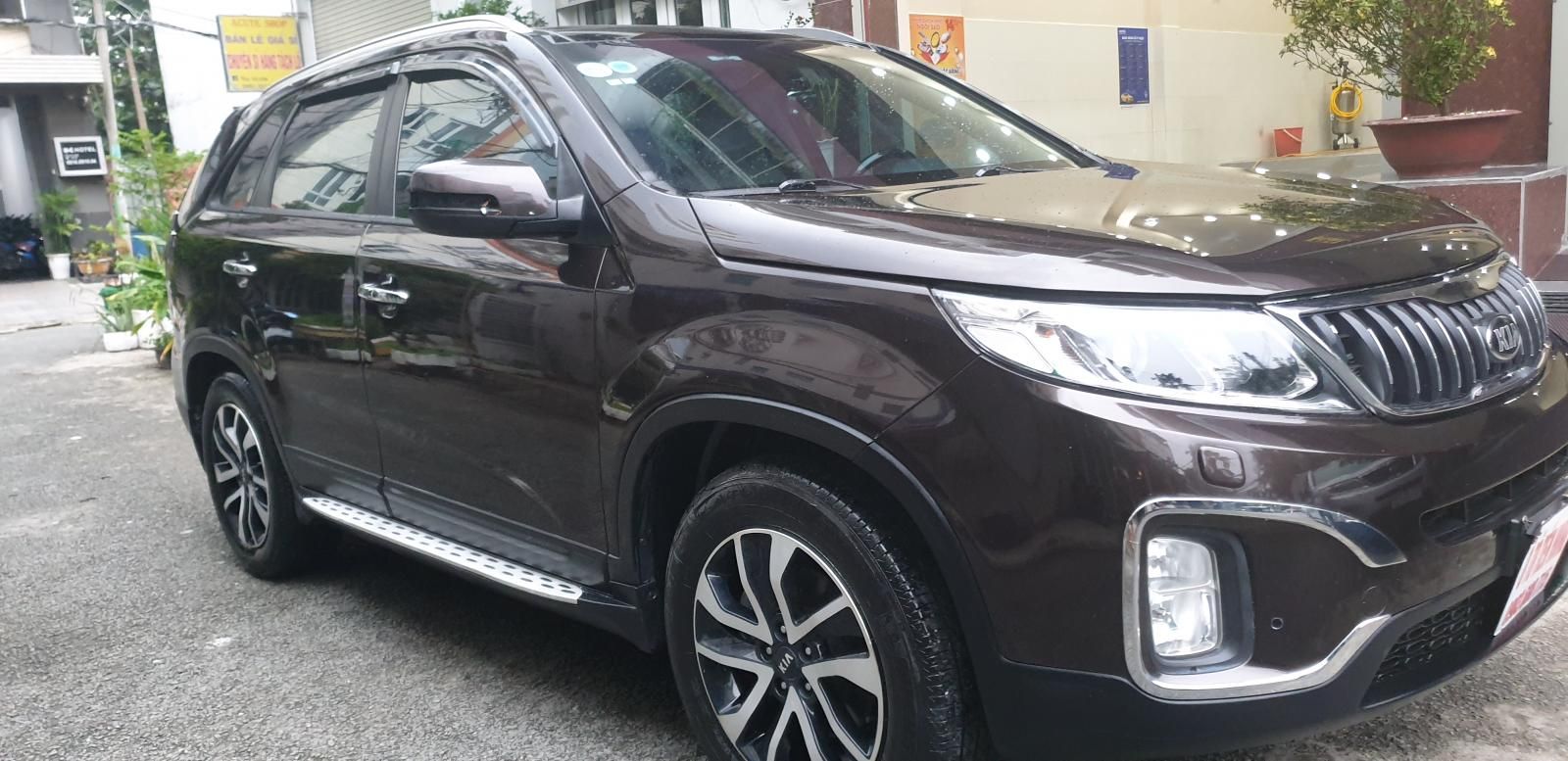 Kia Sorento 2018 - Bán xe bản full dầu 2.2 tự động, model 2019, màu nâu 95%