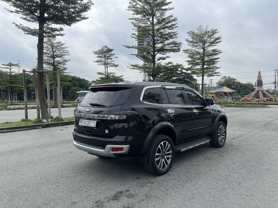 Ford Everest 2019 - Một cầu nhập Thái Lan