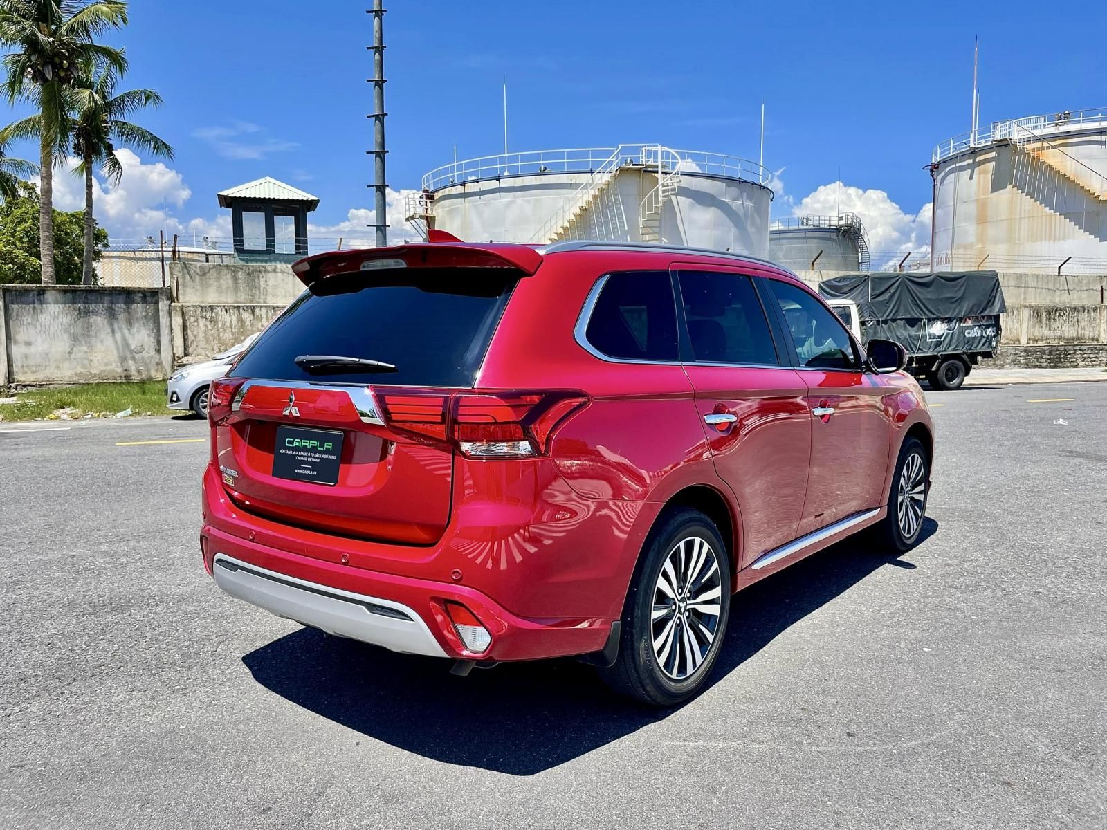 Mitsubishi Outlander 2022 - Xe màu đỏ