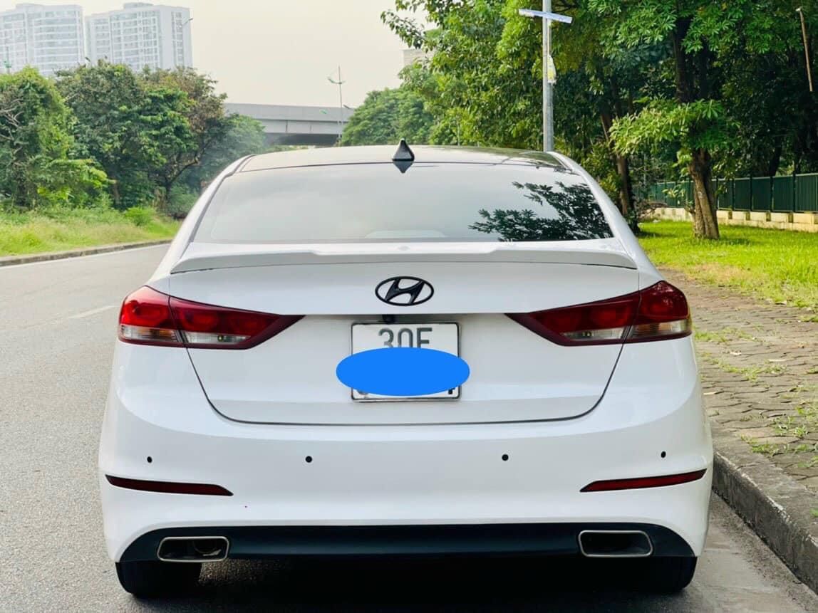 Hyundai Elantra 2016 - Xe màu trắng 