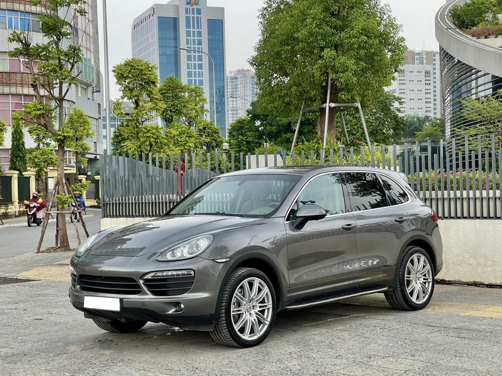 Porsche Cayenne 2010 - Màu xám, nhập khẩu nguyên chiếc