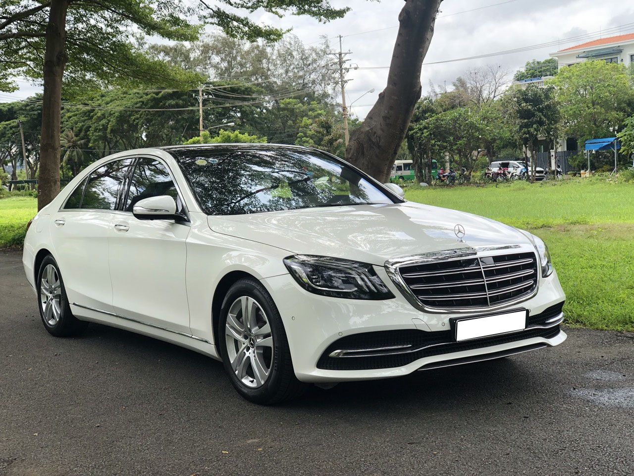 Mercedes-Benz 2018 - Màu trắng, xe đi kỹ, 1 đời chủ duy nhất