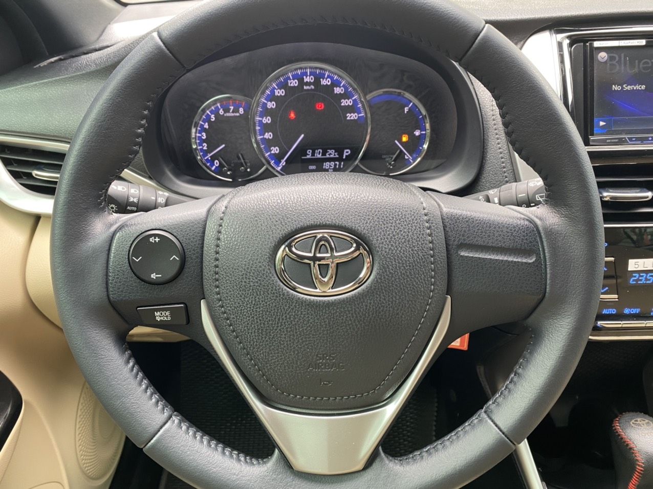 Toyota Yaris 2018 - Màu đỏ, nhập khẩu nguyên chiếc, 610 triệu