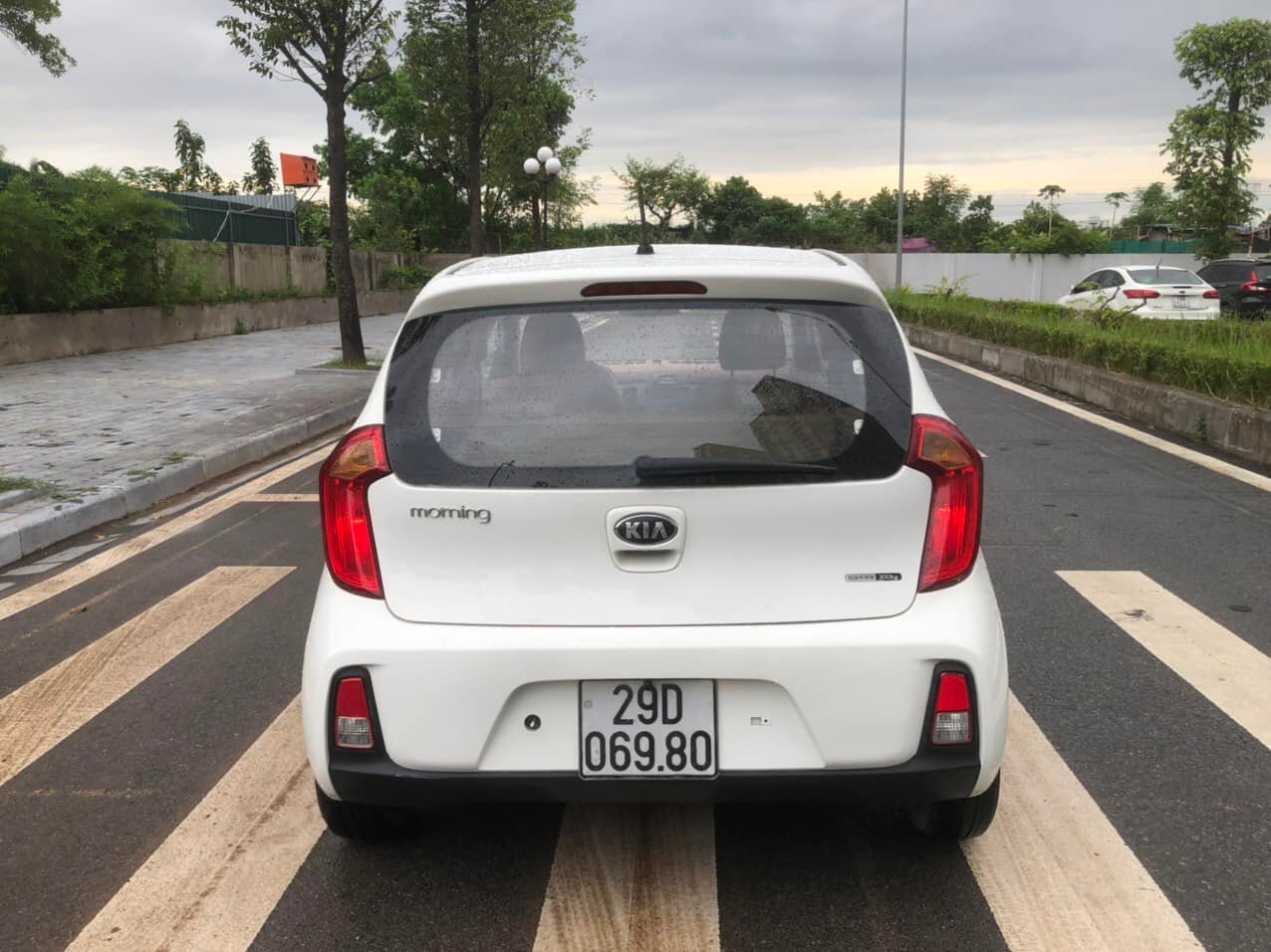 Kia Morning 2015 - Xe màu trắng