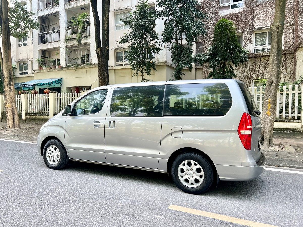 Hyundai Grand Starex 2015 - 2.5 MT máy dầu Diesel 9 chỗ