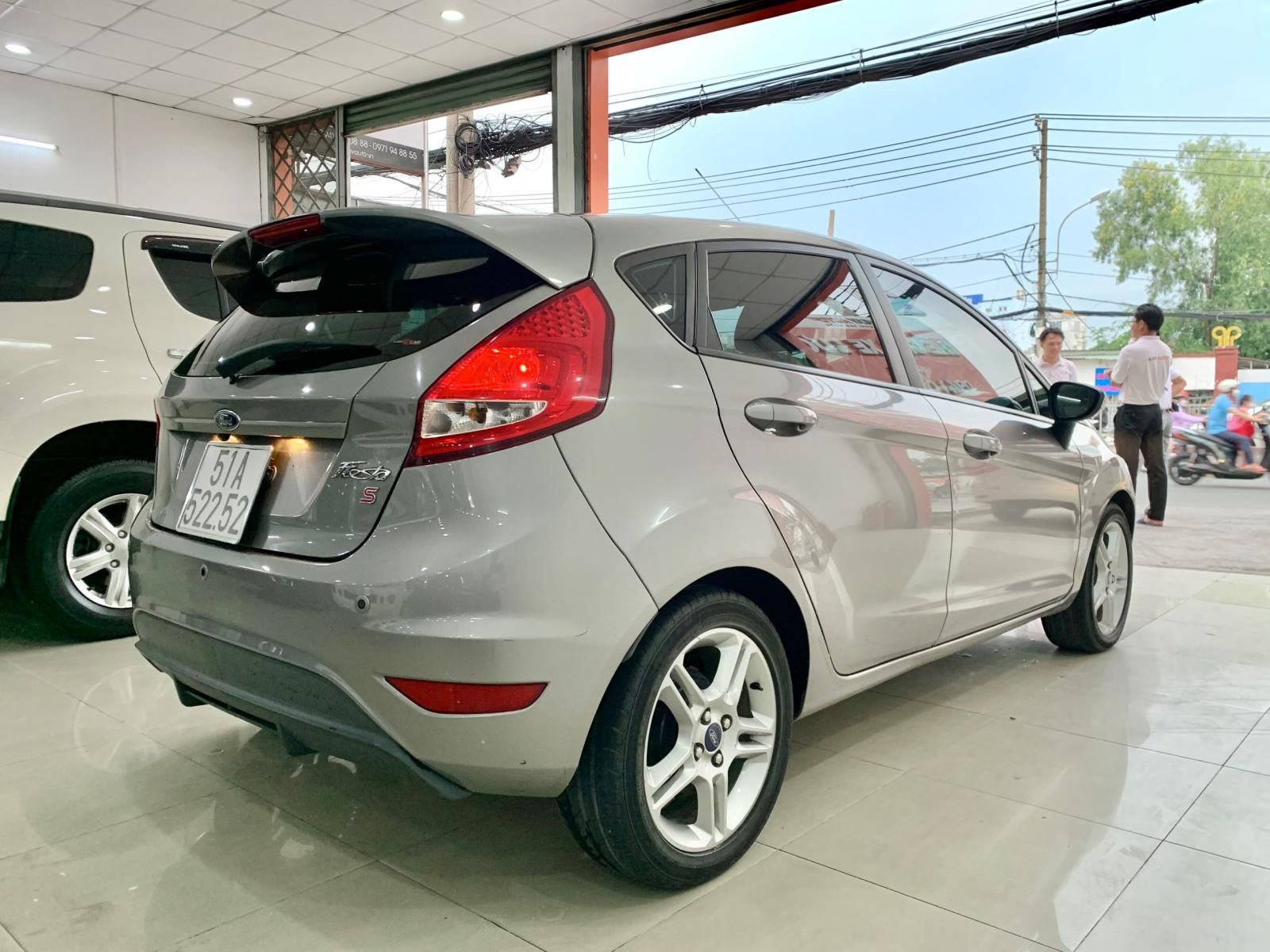 Ford Fiesta 2013 - 4 vỏ còn theo xe