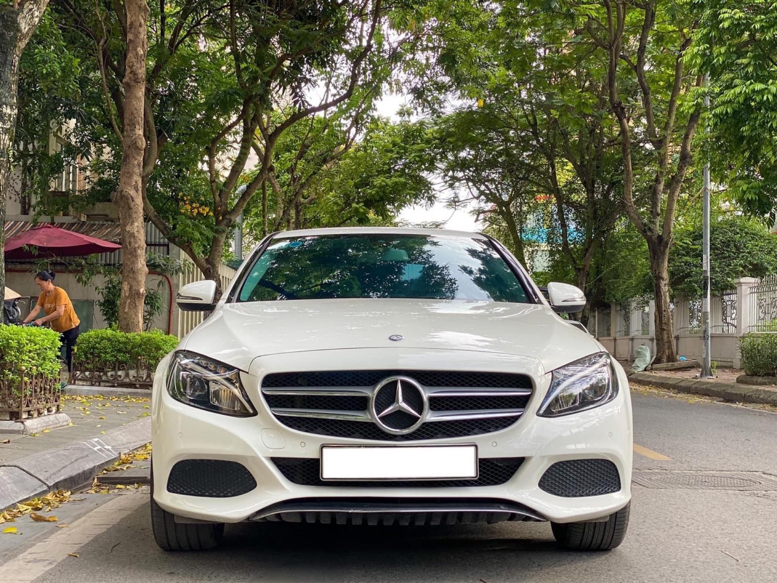 Mercedes-Benz C200 2016 - Cần bán xe mới 95%, giá 955tr