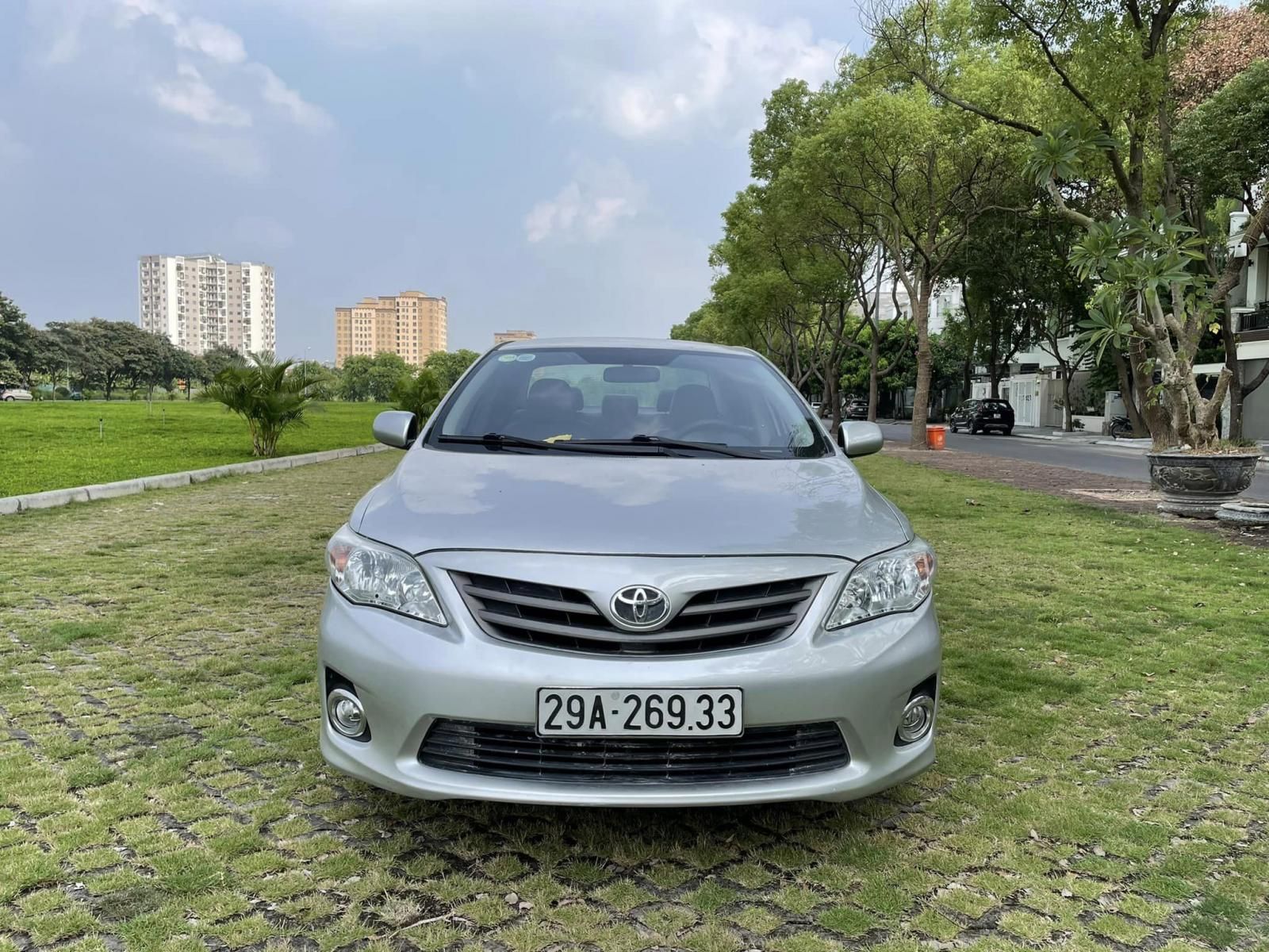 Toyota Corolla 2011 - Màu bạc, nhập khẩu nguyên chiếc