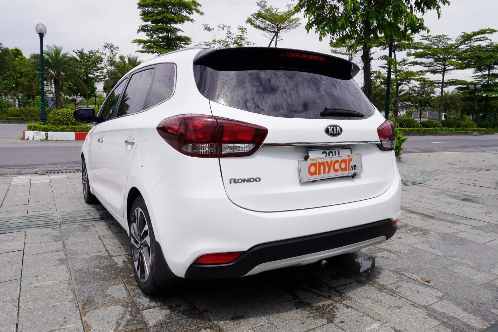 Kia Rondo 2017 - Màu trắng