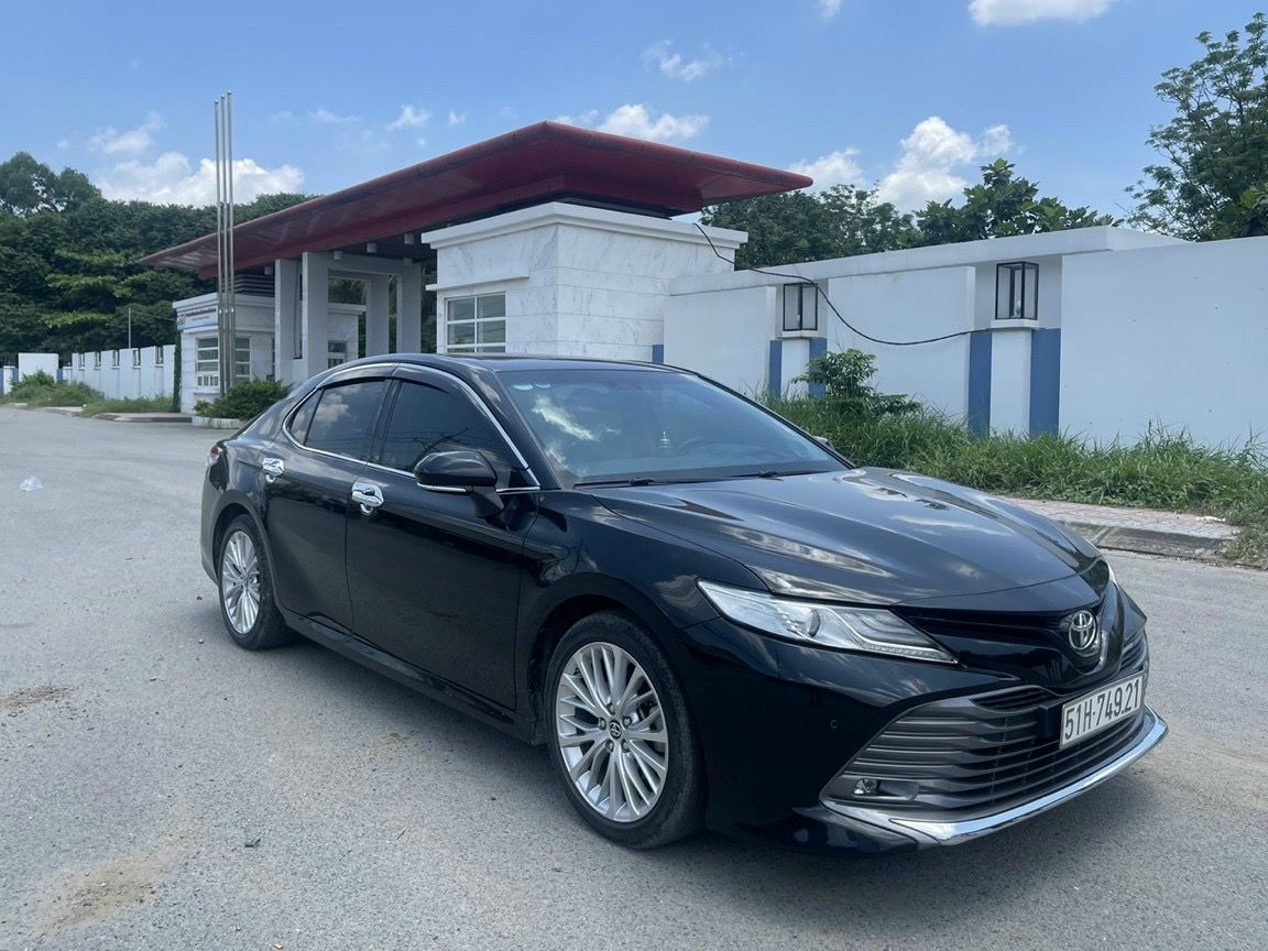 Toyota Camry 2020 - Bản cao cấp nhất nhập Thái Lan, đi chuẩn 2 vạn km xịn