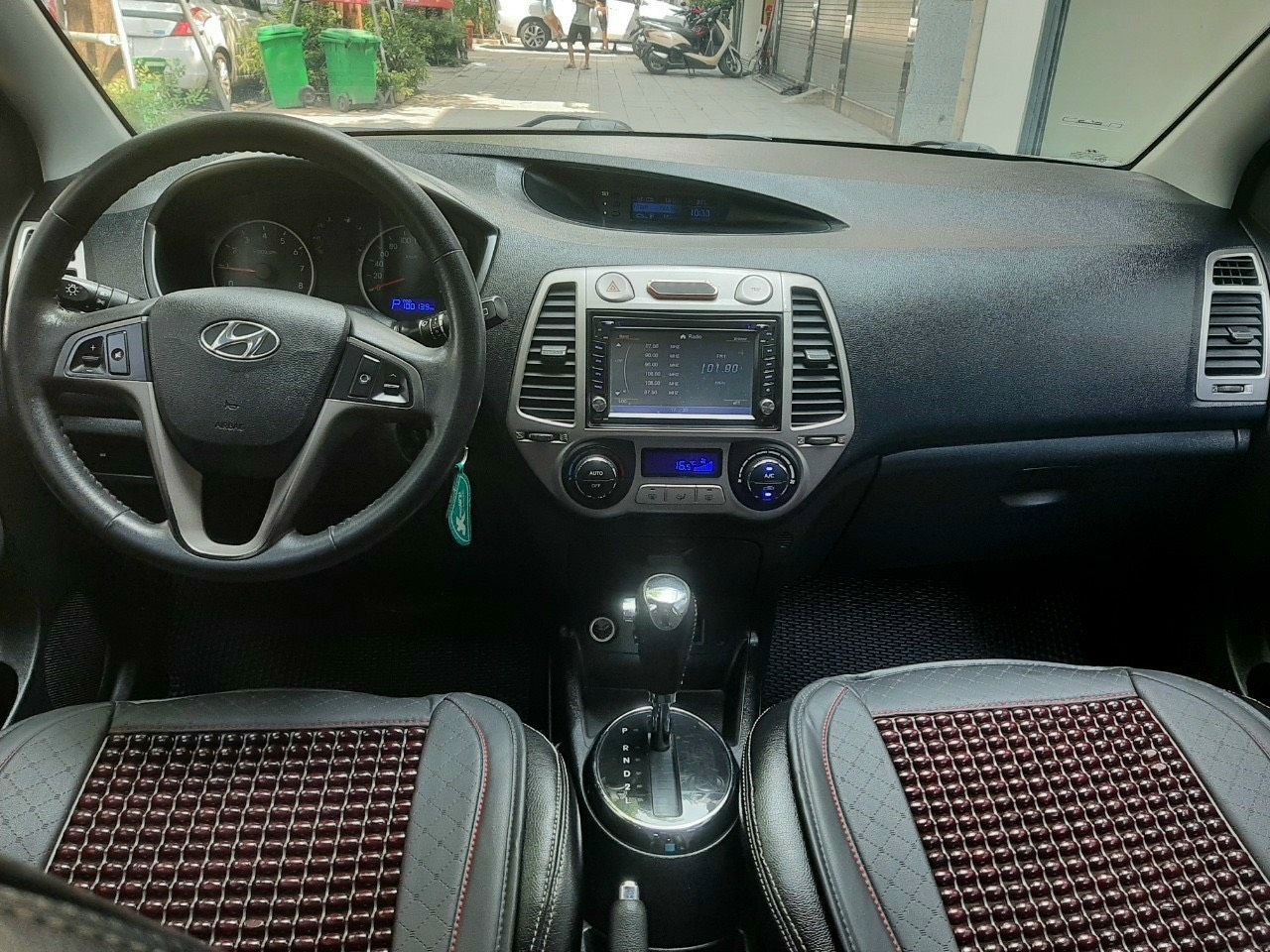 Hyundai i20 2010 - Màu trắng, giá tốt