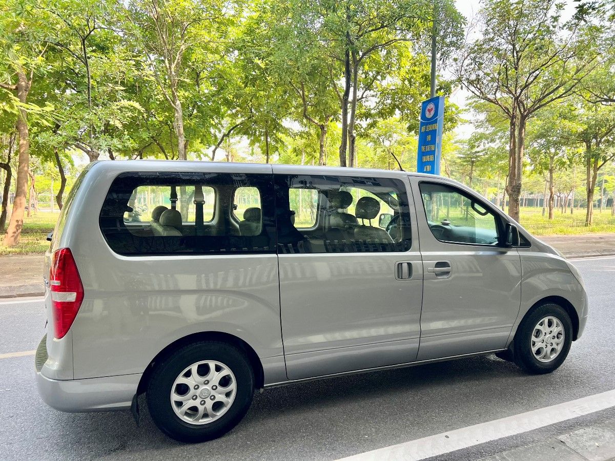 Hyundai Grand Starex 2015 - 2.5 MT máy dầu Diesel 9 chỗ