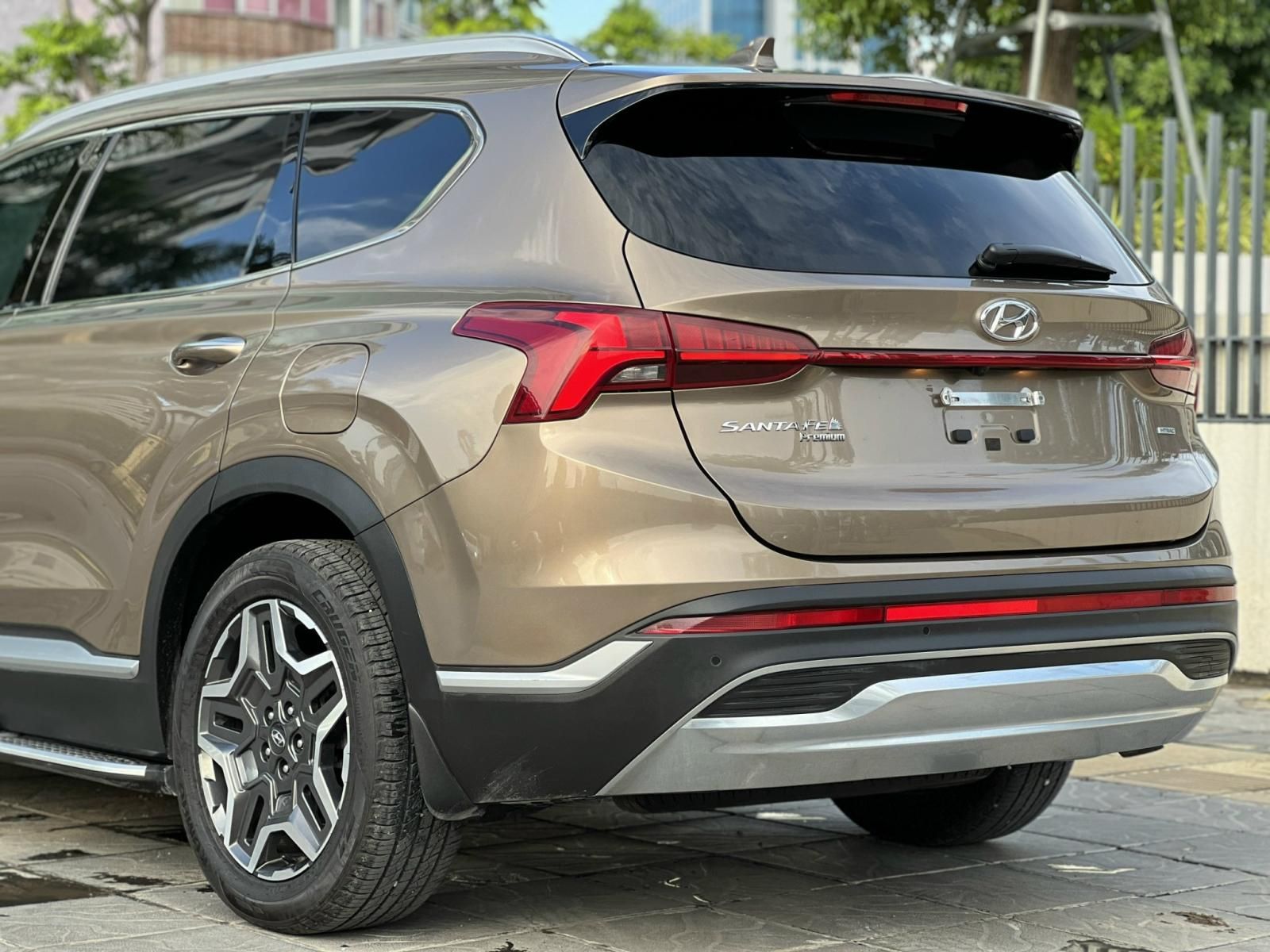 Hyundai Santa Fe 2021 - Biển tỉnh, hồ sơ cầm tay