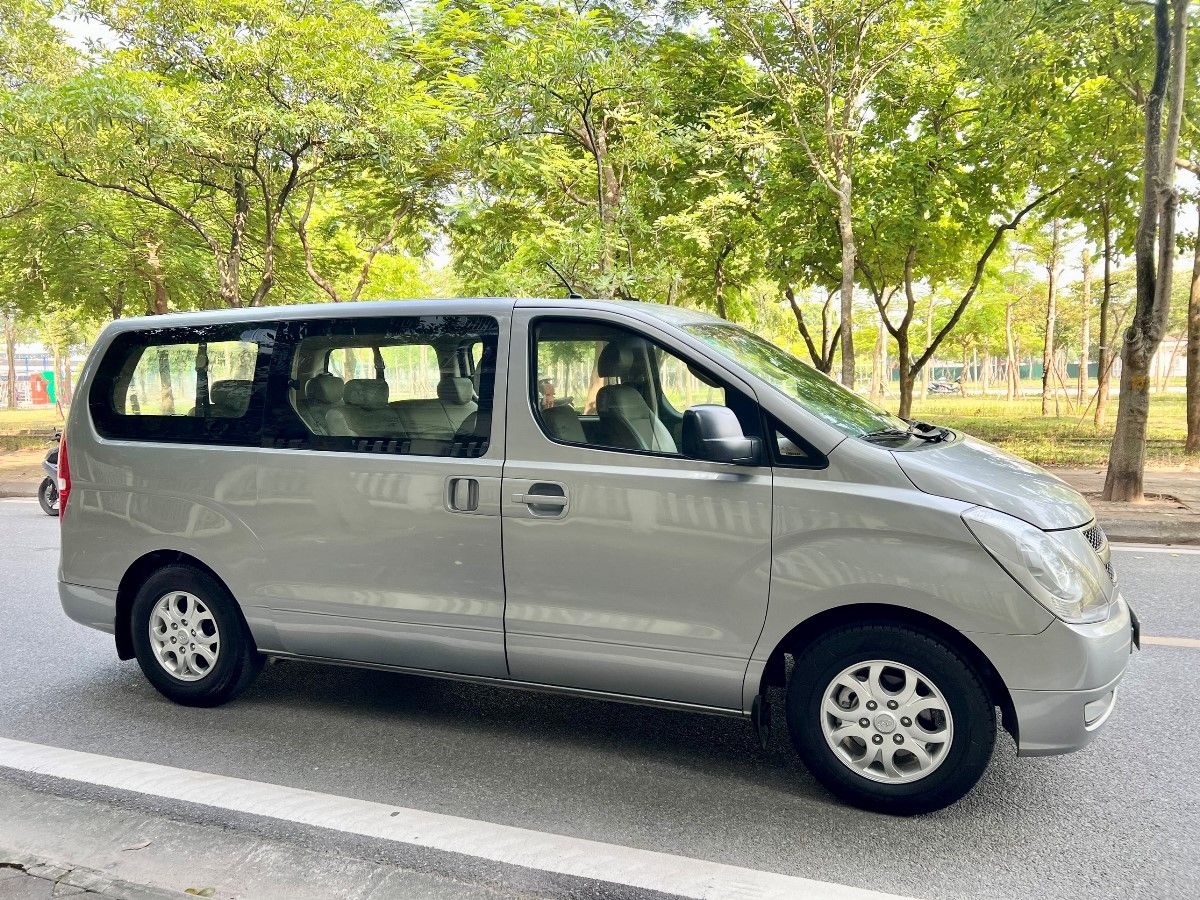 Hyundai Grand Starex 2015 - 2.5 MT máy dầu Diesel 9 chỗ