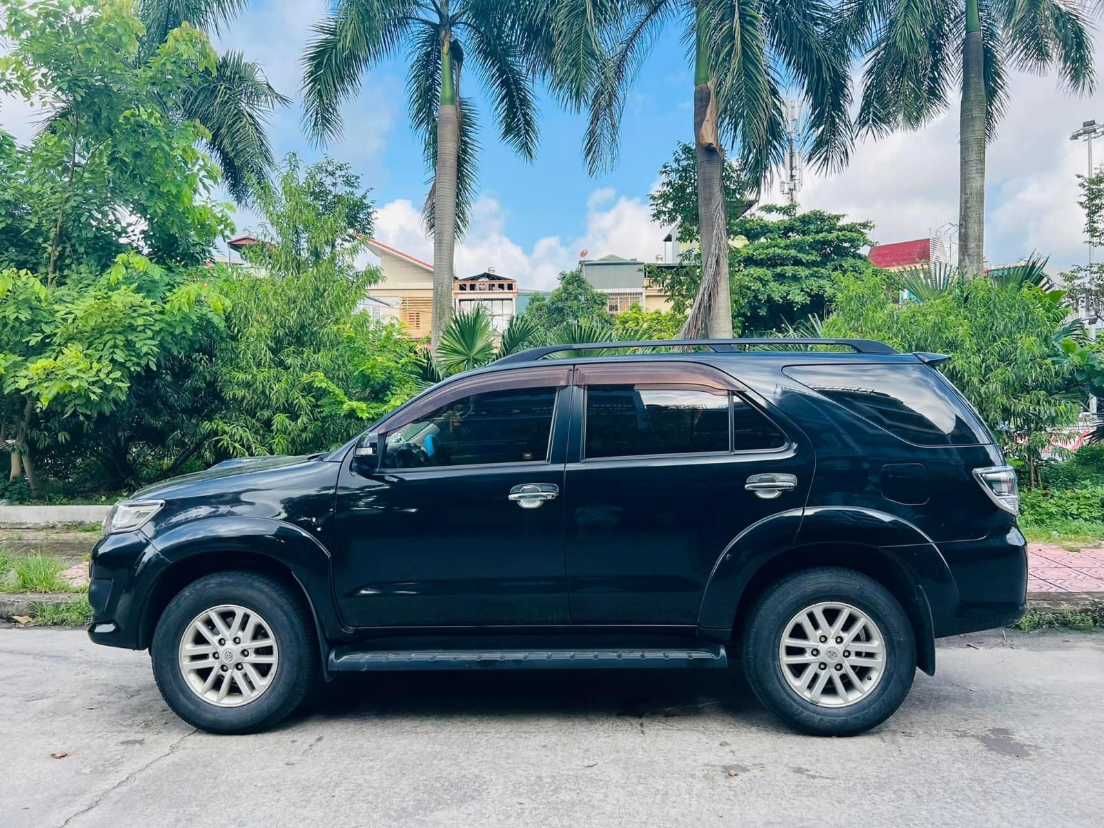 Toyota Fortuner 2013 - Màu đen số sàn, 600tr