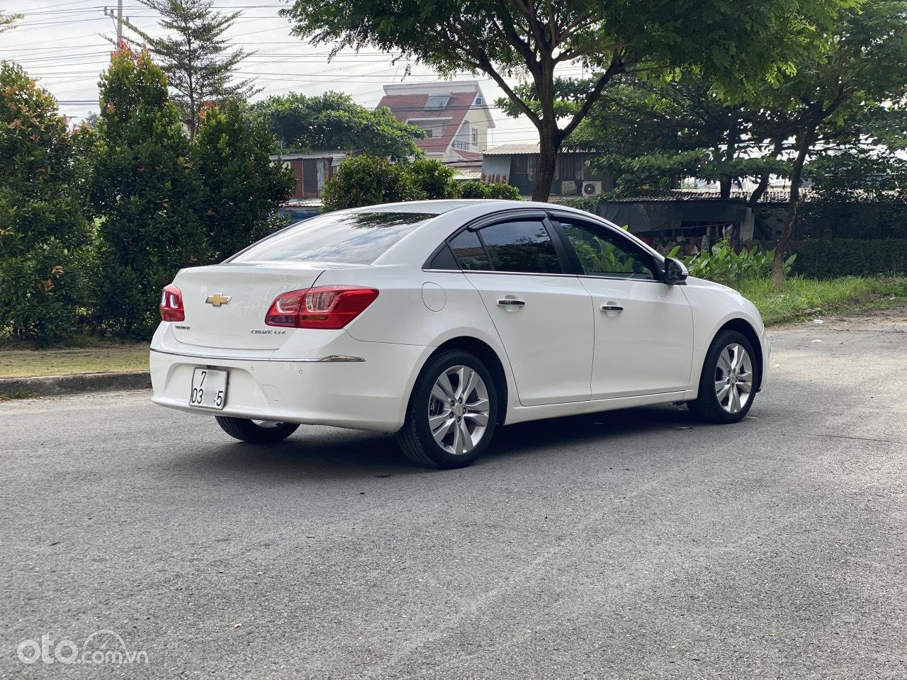 Chevrolet Cruze 2016 - Xe màu trắng Ngọc Trinh - Xe bản tự động cửa sổ nóc