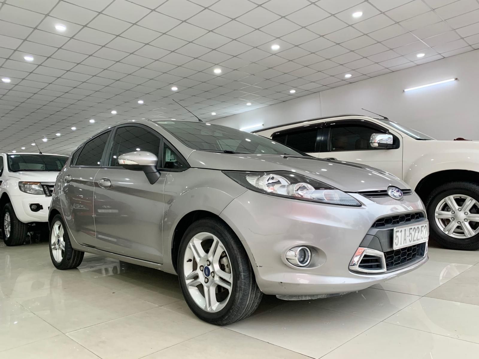 Ford Fiesta 2013 - 4 vỏ còn theo xe