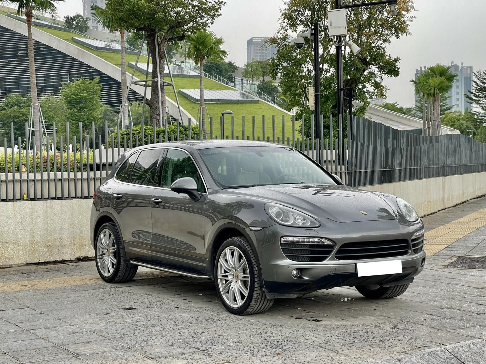 Porsche Cayenne 2010 - Màu xám, nhập khẩu nguyên chiếc